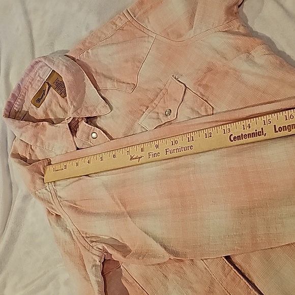 Wrangle retro pink plaid flannel pearl snap shirt Womans large  good condition - Picture 12 of 13